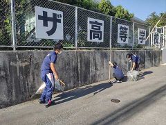 minibo-202112-02 コザ高等学校前にて掃除